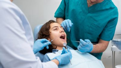 How To Brush Properly: Dentist Tutorial